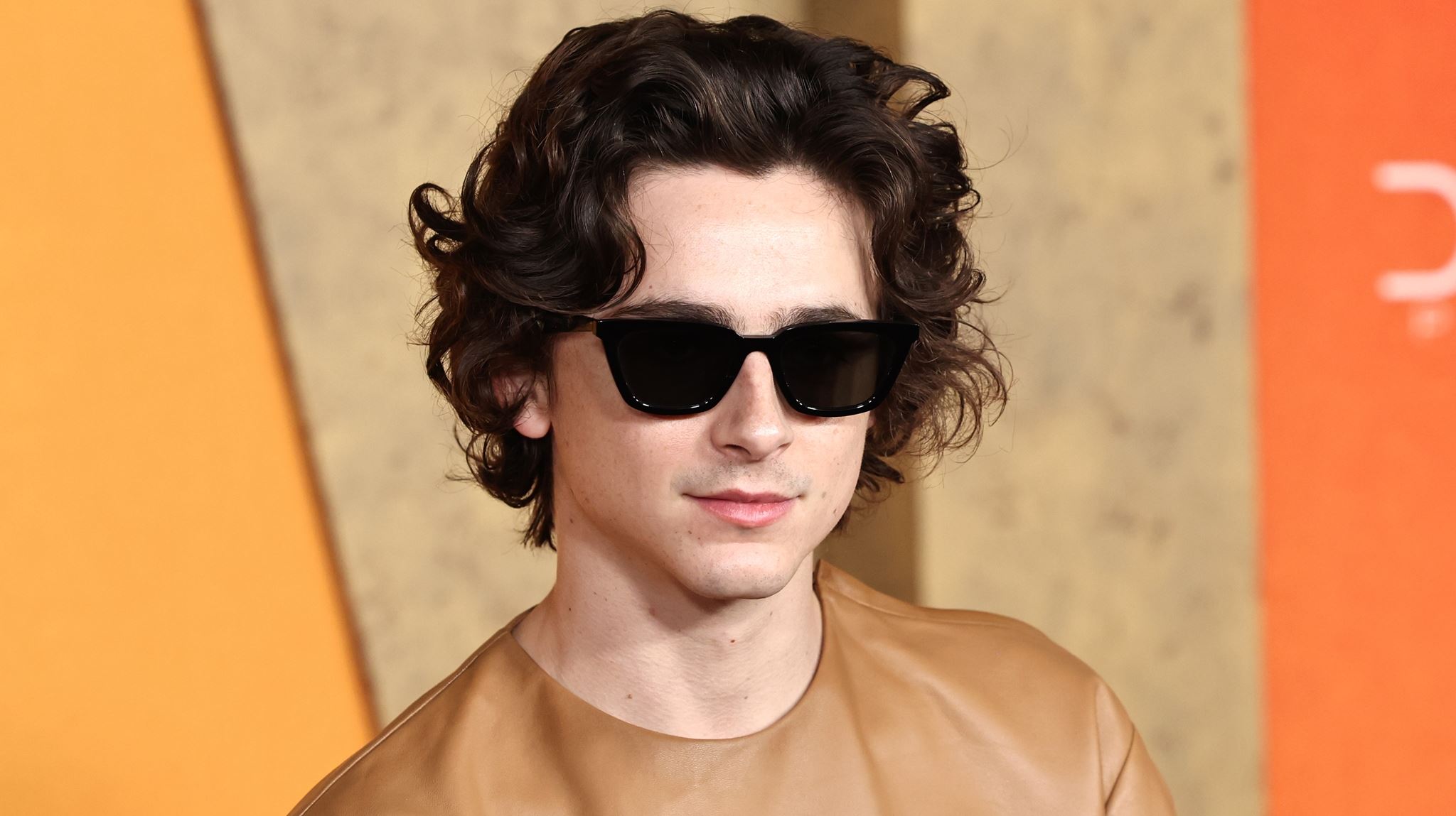 Το κούρεμα των σέρφερ επιστρέφει στη μόδα και πλέον λέγεται surfer curtains