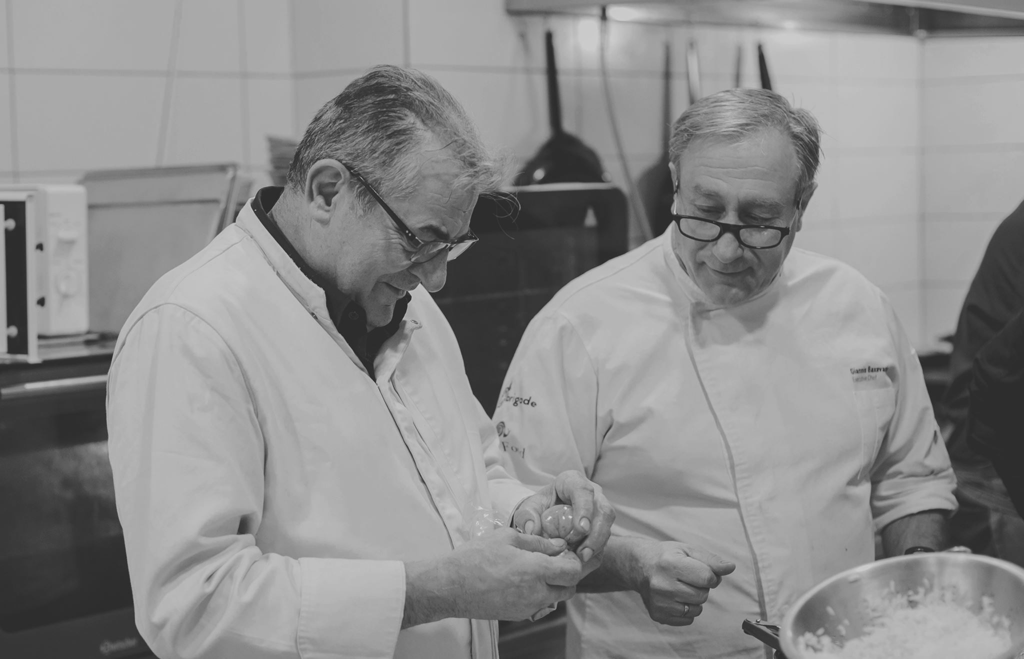 The Athenian House: Jerome Serres και Γιάννης Μπαξεβάνης μαζί στην Σαντορίνη