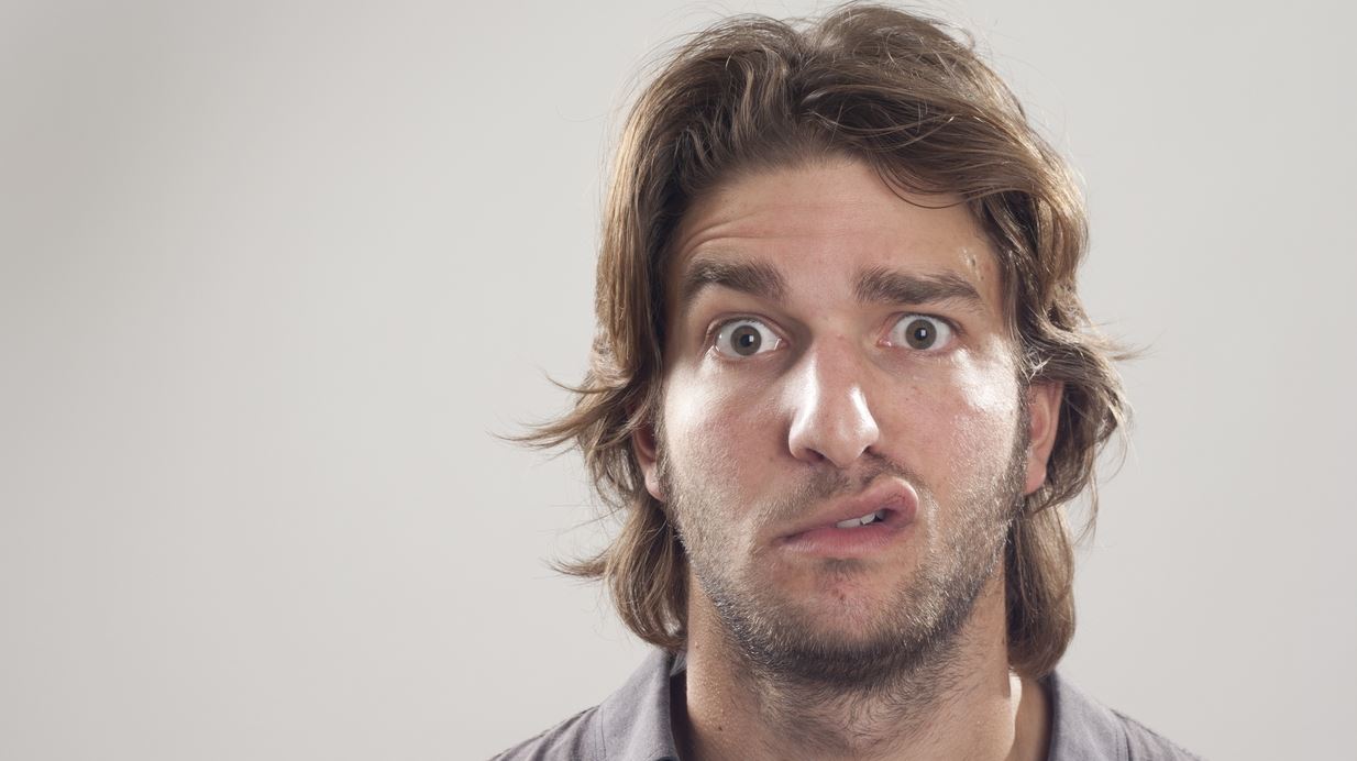 5 σημάδια των ανθρώπων με χαμηλό δείκτη νοημοσύνης, σύμφωνα με την AI