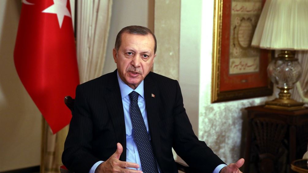 "Ο πόλεμος στο κατώφλι μας": Το περιοδικό Le Point τα βάζει με τον Erdogan