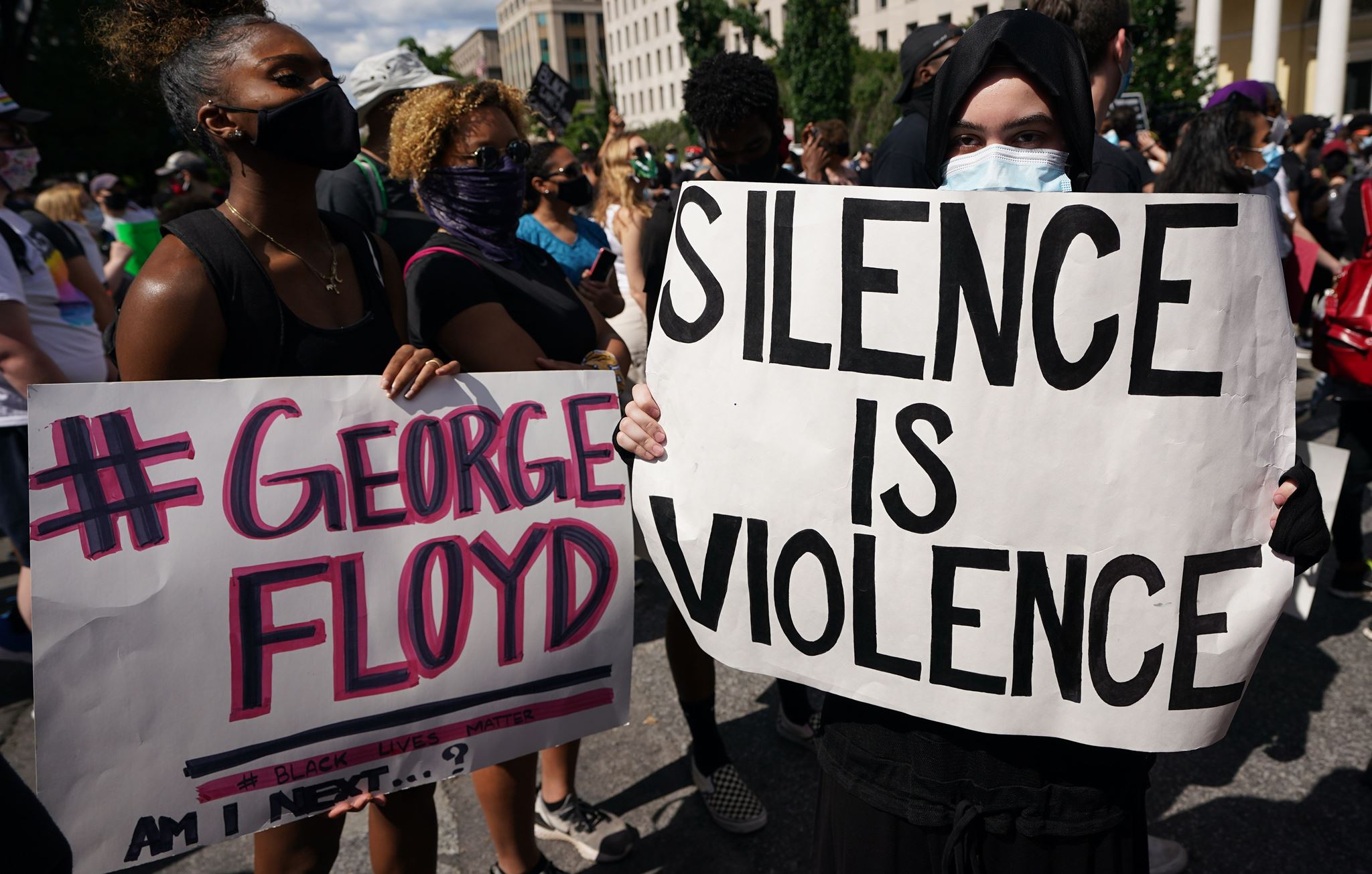 Πώς μπορείς να βοηθήσεις να αποδοθεί δικαιοσύνη για τη δολοφονία του George Floyd