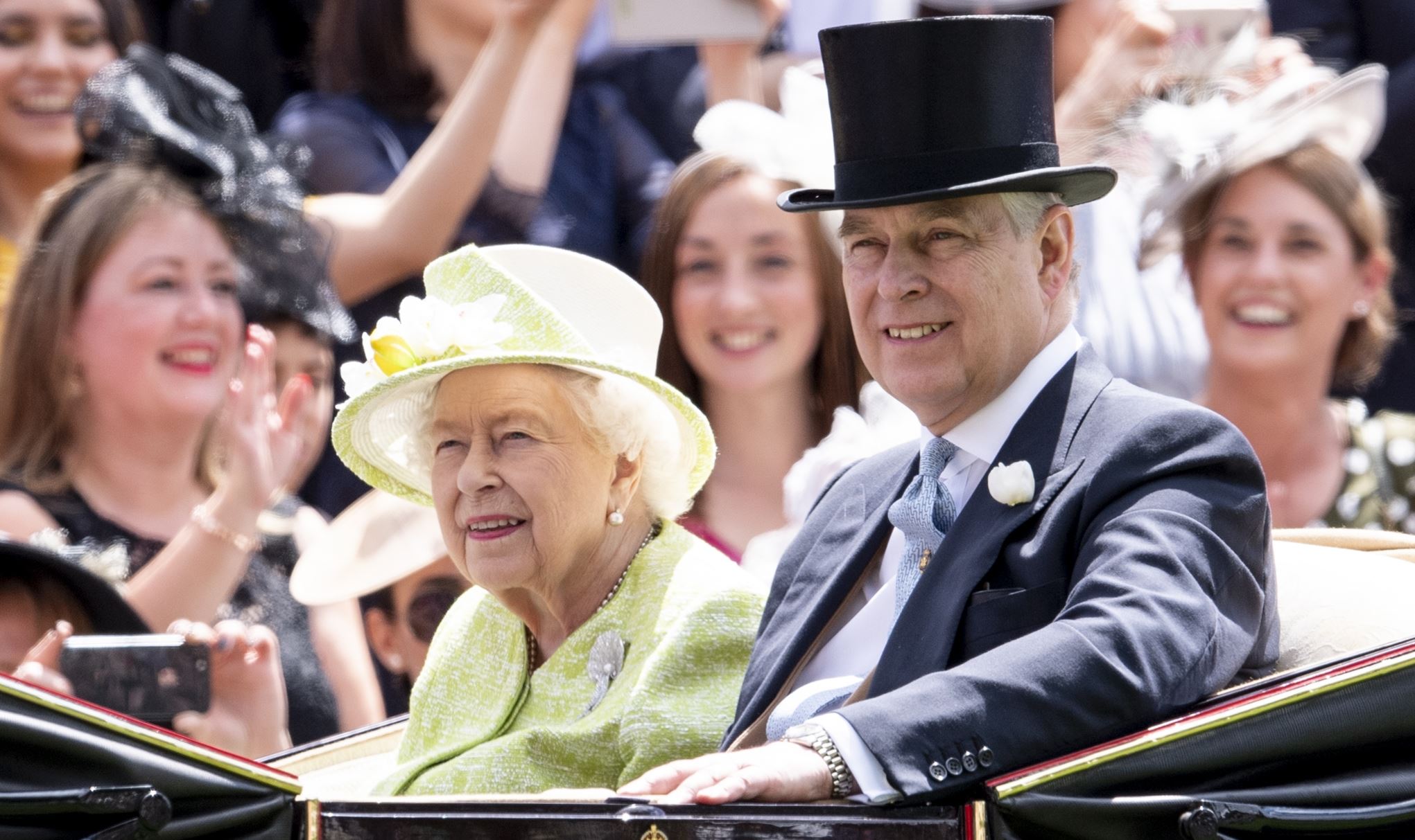 Η βασίλισσα Ελισάβετ προσπάθησε να σώσει τη φήμη του Andrew