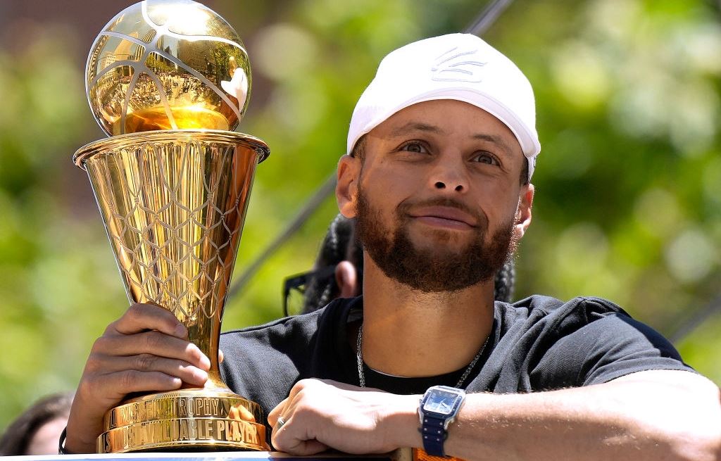 Ο Stephen Curry και η 'χρυσή' συμφωνία με την Under Armour