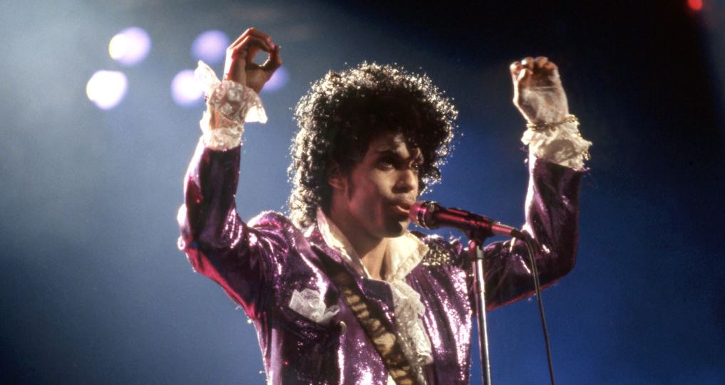 Tο ακυκλοφόρητο Cosmic Day του Prince κυκλοφορεί, επιτέλους, πλήρες