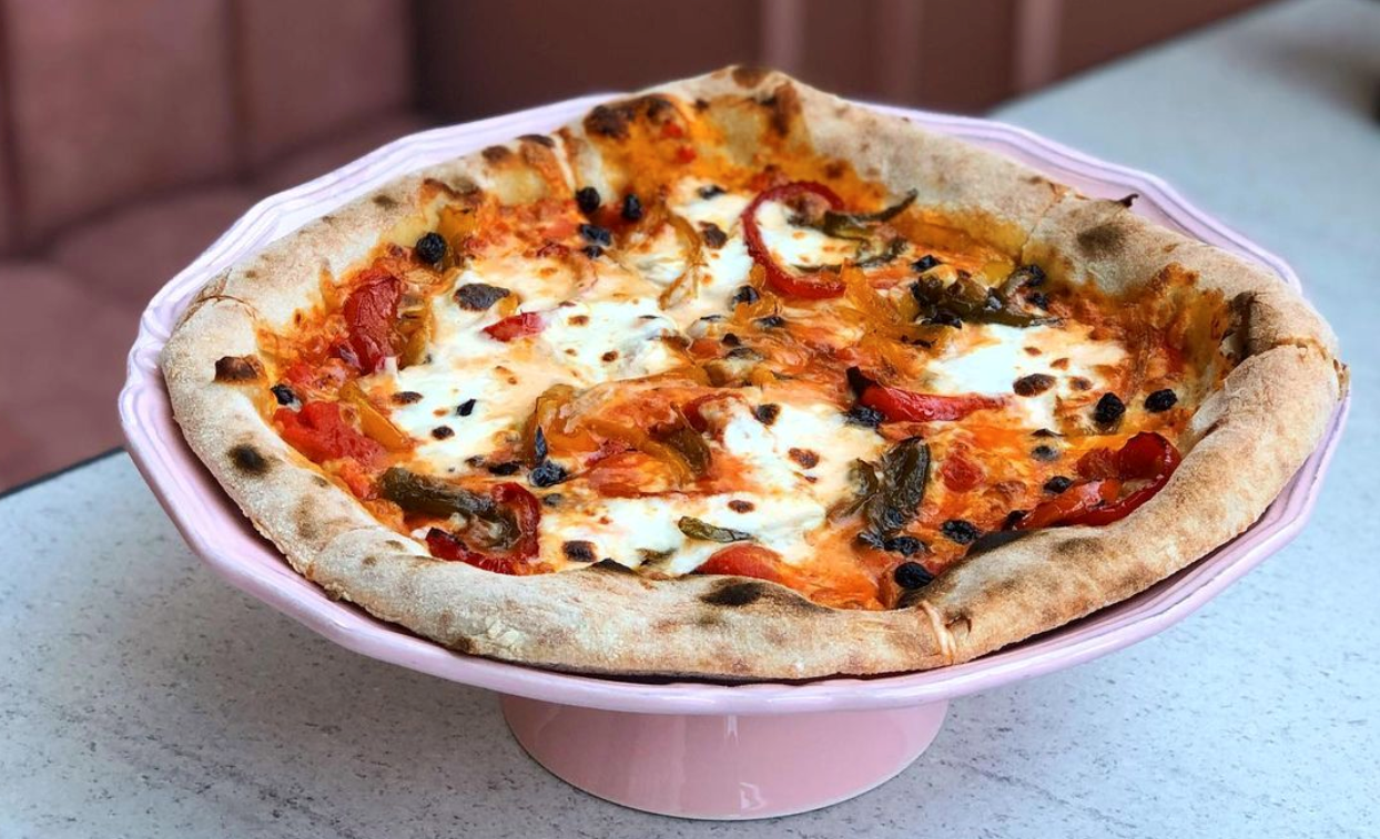 Η πίτσα του Etien έφτασε στην πλατεία Βραζιλίας