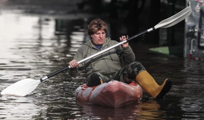 Βγήκαν τα κανό στον Κολωνό