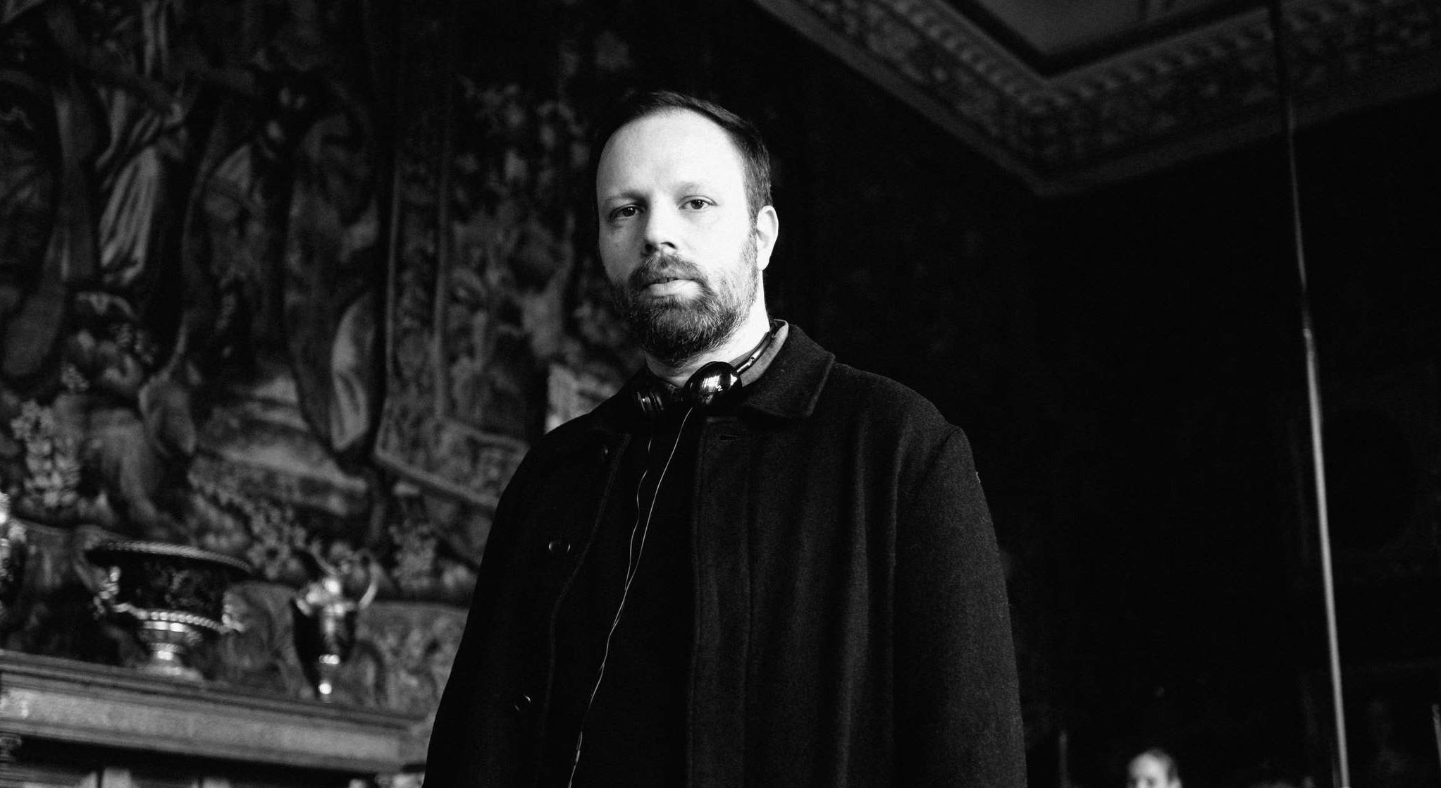 Dear God, the Parthenon is still broken, το πρώτο φωτογραφικό βιβλίο του Γιώργου Λάνθιμου