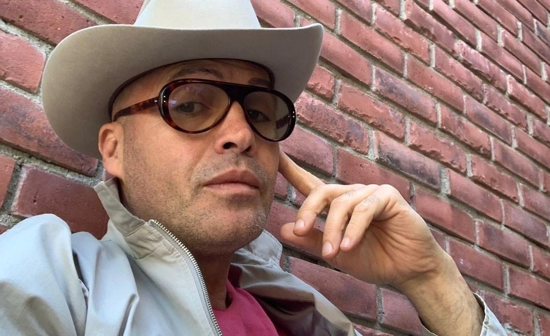 Ο Billy Zane είναι φτυστός ο Marlon Brando στην ταινία Waltzing with Brando