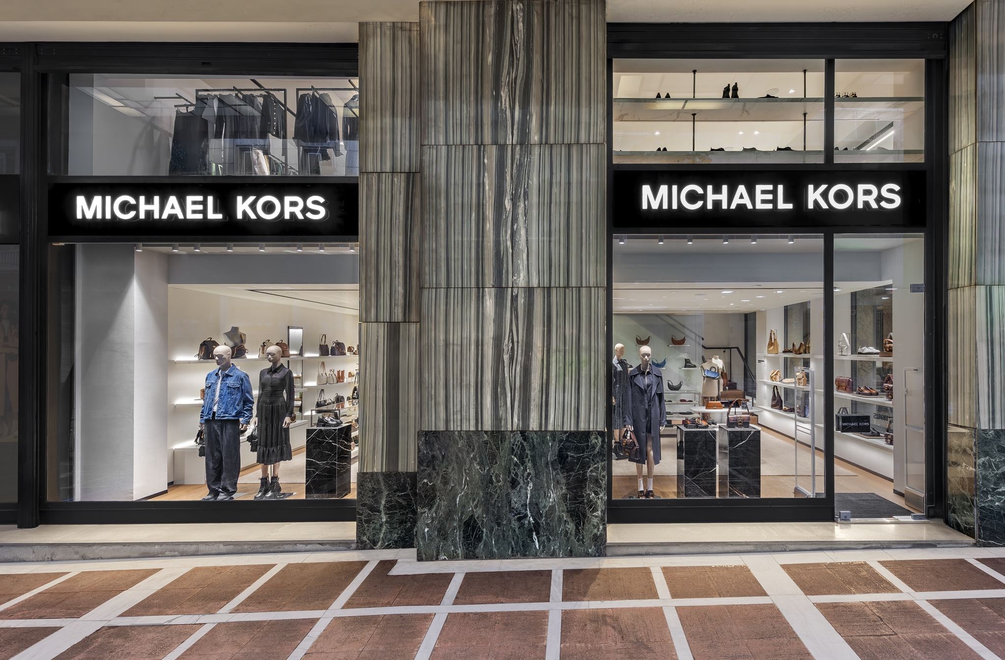 O Michael Kors εγκαινιάζει νέο κατάστημα στο κέντρο της Αθήνας