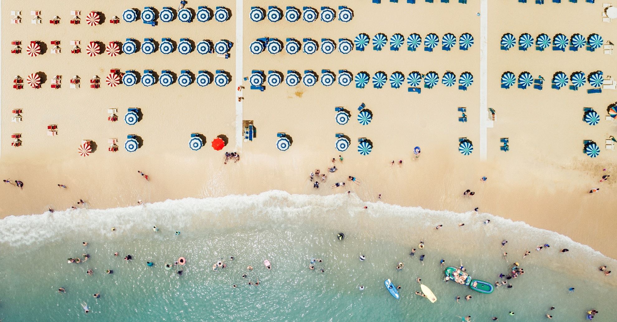 Πλέξιγκλας και τούνελ στις παραλίες: Το σχέδιο των Ιταλών για το καλοκαίρι