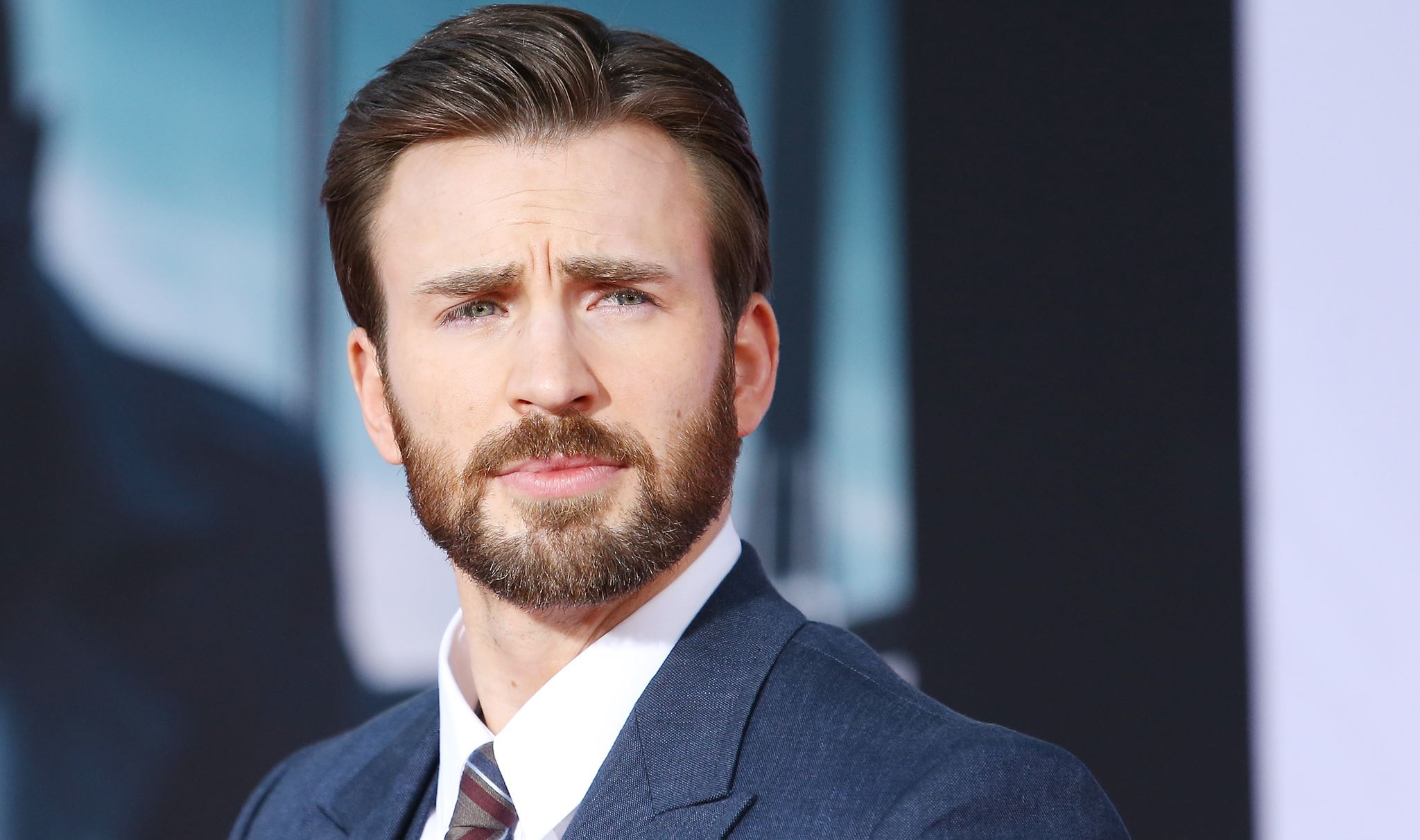 O Chris Evans ποστάρει κατά λάθος γυμνή φωτογραφία του και το ίντερνετ καταρρέει