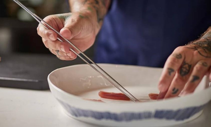 Ο Δημήτρης Κατριβέσης ξανακάνει το Thama του στην Τήνο