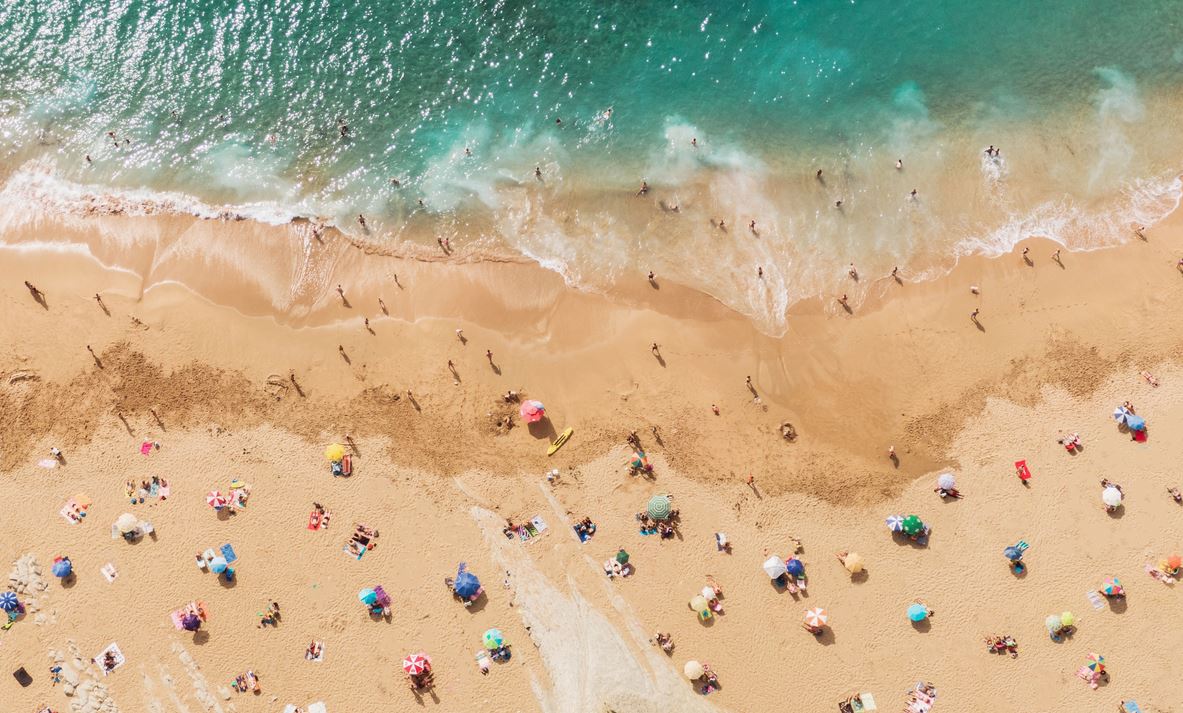 Το καλοκαίρι δεν σκοτώνει τον κορονοϊό λένε οι επιστήμονες