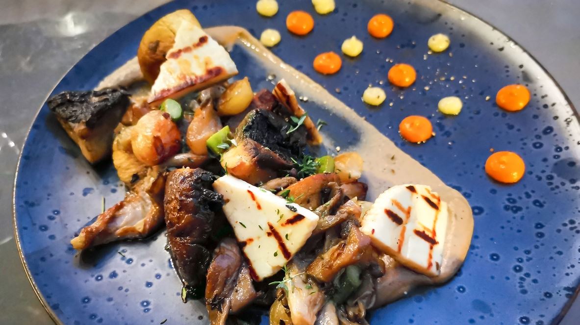 Το μεγαλείο της κρητικής κουζίνας και τα καλύτερα εστιατόρια και ταβέρνες για να την απολαύσεις