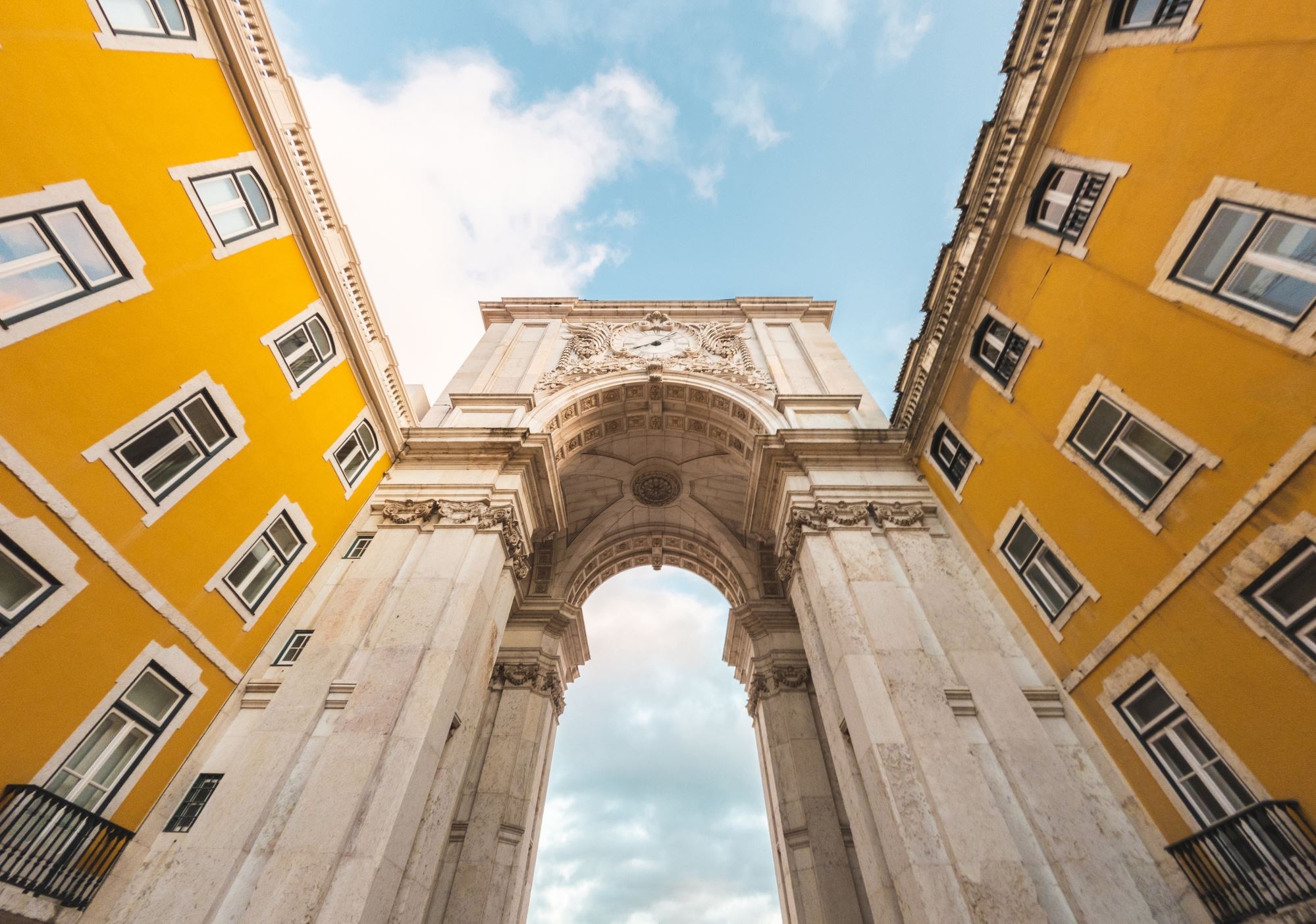 Τέλειες πόλεις για να συνδυάσεις ποδοσφαιρικούς αγώνες και διακοπές