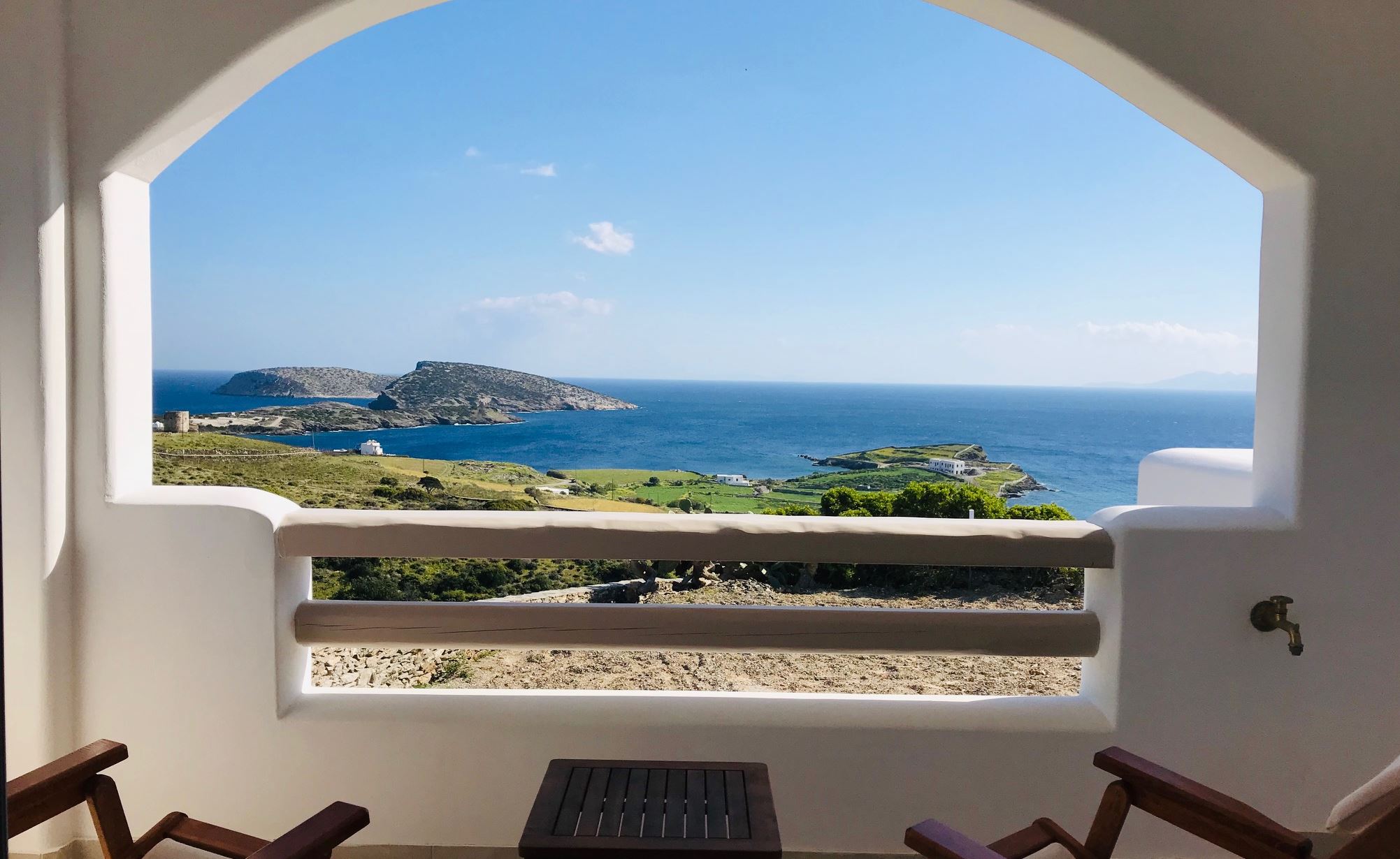 Theasis Luxury Suites: Πολυτέλεια και απόλυτη χαλάρωση στη Σχοινούσα