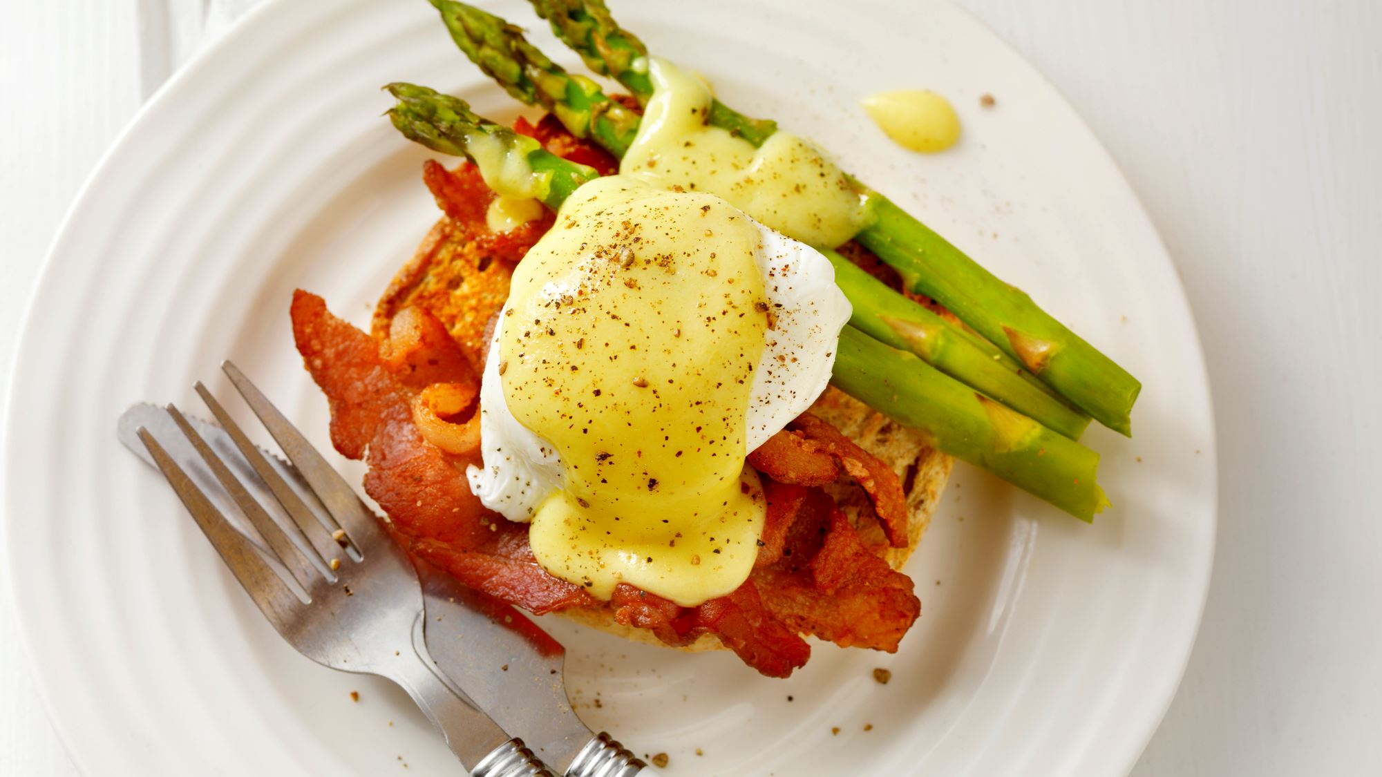 Αυγά Benedict όπως θα τα έτρωγες στη Νέα Υόρκη