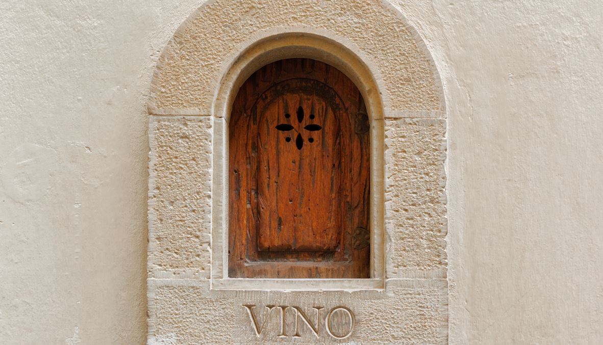 Τα παράθυρα του κρασιού: Από την εποχή της πανώλης στη Φλωρεντία του σήμερα