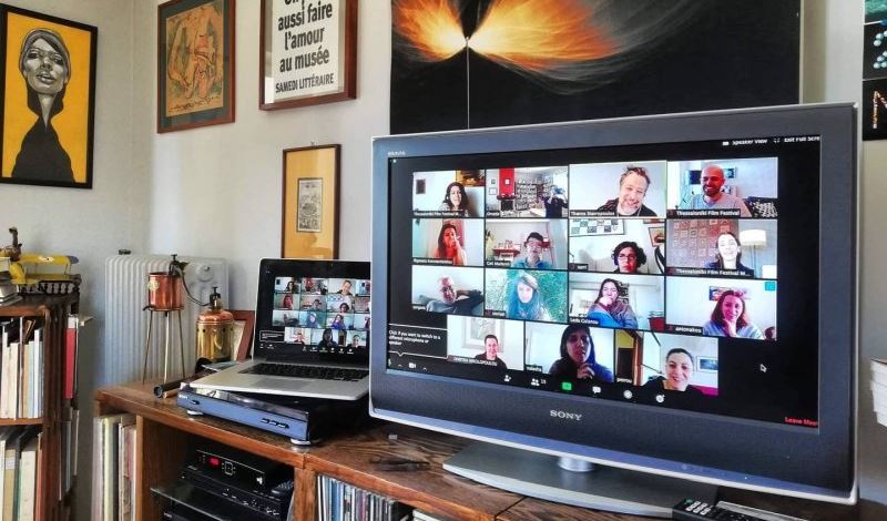 11 Έλληνες σκηνοθέτες γυρίζουν μικρού μήκους ταινίες στα σπίτια τους