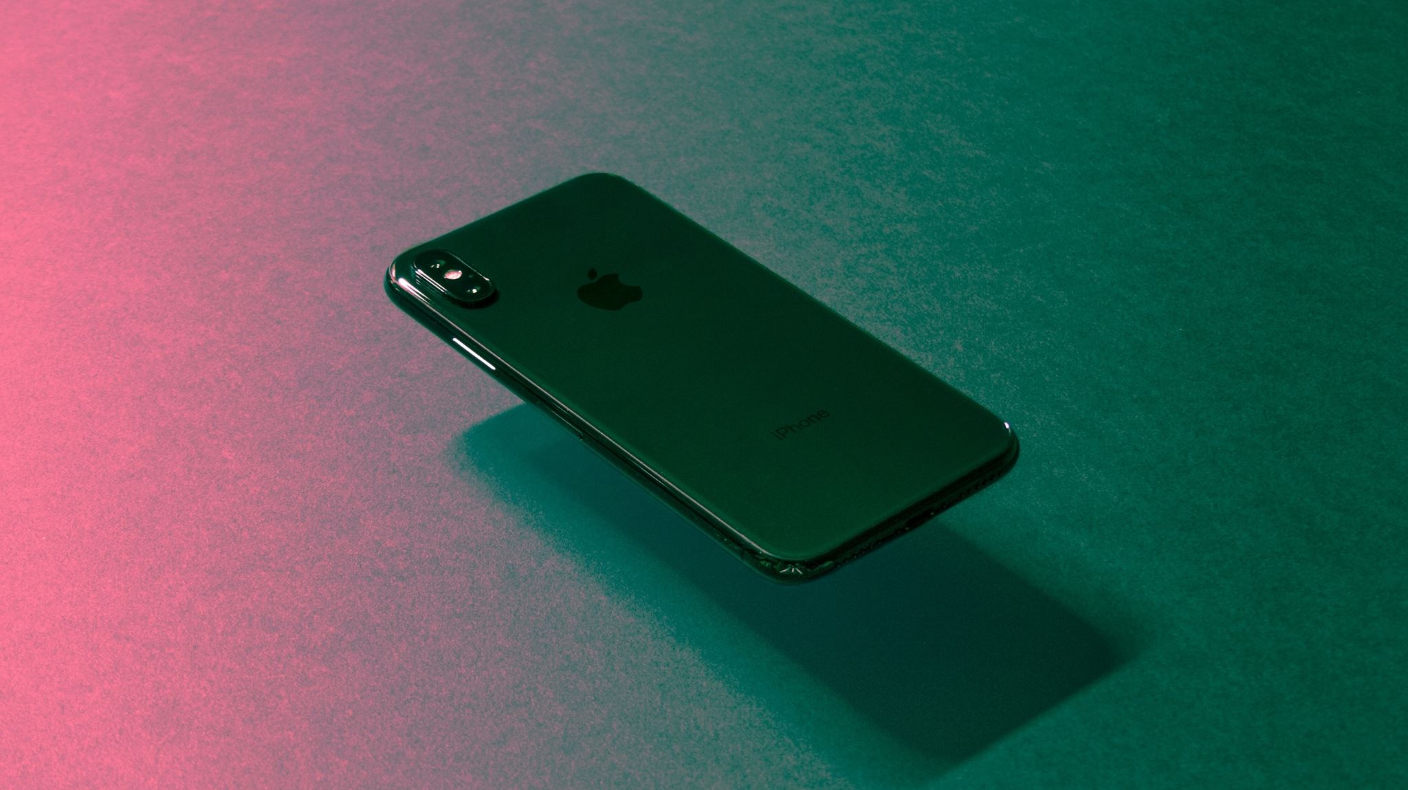 Γιατί το κινητό σου πάντα πρέπει να το αφήνεις με την οθόνη προς τα κάτω