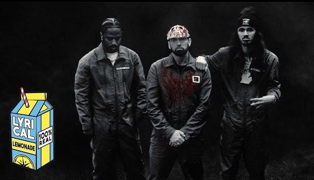 Στο Tobey, ο Eminem σκοτώνει το alter ego του με αλυσοπρίονο