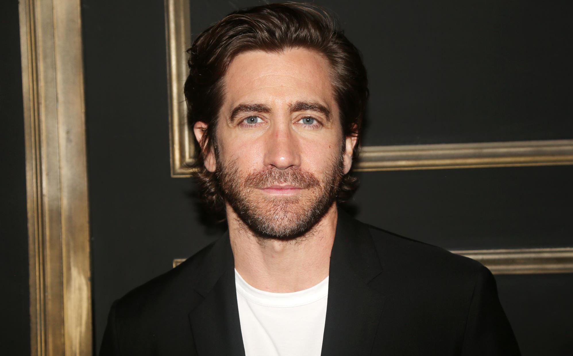 Πώς θα ντύνεσαι απλά και κομψά σαν τον Jake Gyllenhaal