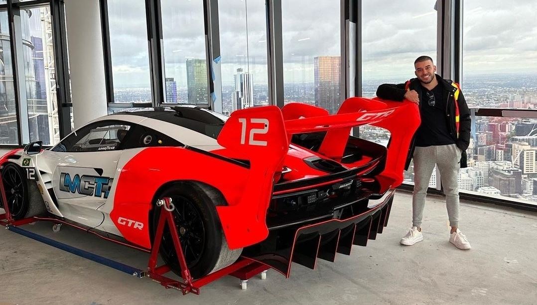 Εκατομμυριούχος ανέβασε μία McLaren Senna GTR σε ουρανοξύστη