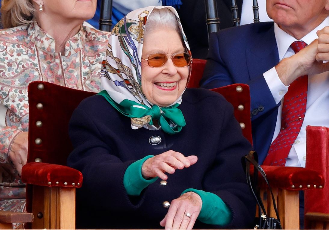 Κι όμως η βασίλισσα Ελισάβετ ήταν μεγάλο τρολ