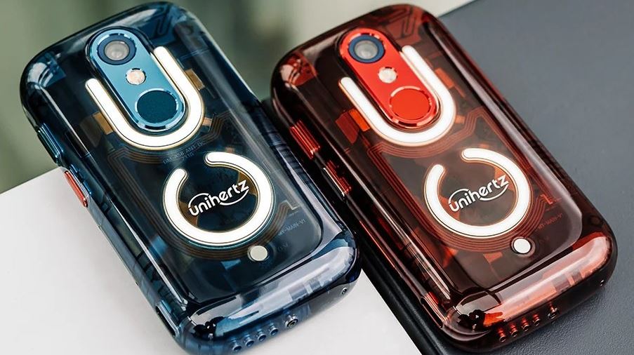 Το πιο μικροσκοπικό smartphone στον κόσμο θυμίζει πιστωτική κάρτα