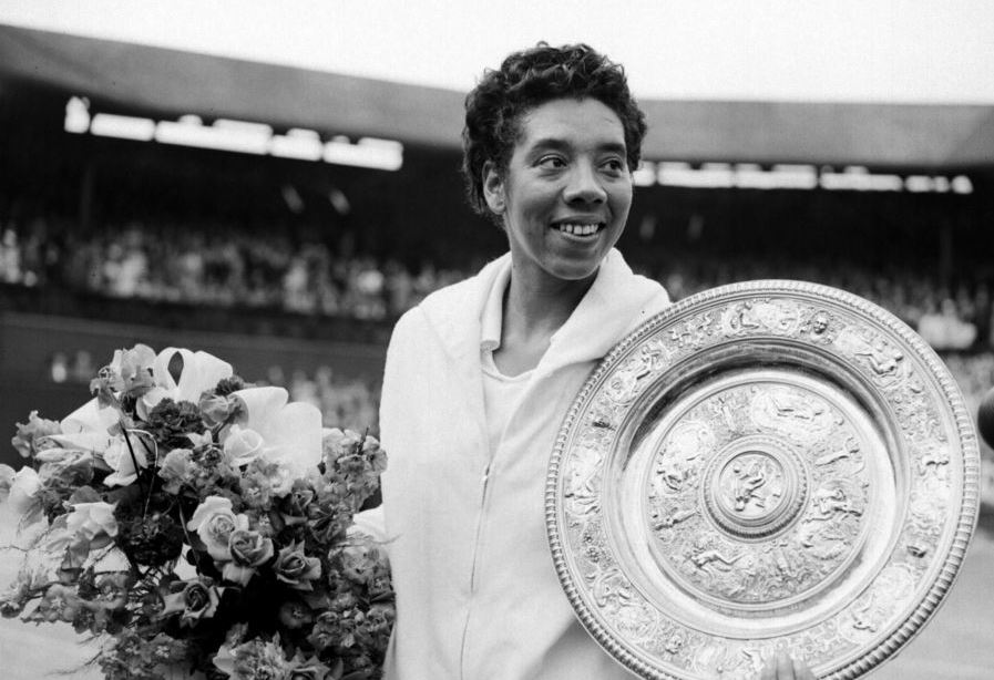 Althea Gibson, η πρώτη Αφροαμερικανίδα που κέρδισε το Wimbledon