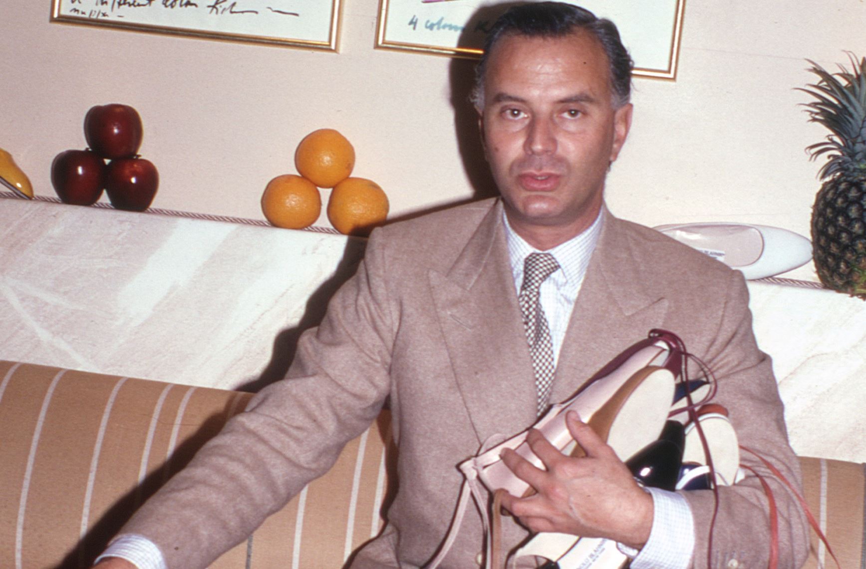 Γιατί οι γυναίκες πίνουν νερό στο όνομα του Manolo Blahnik