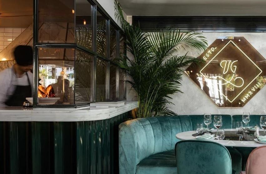 Burger Joint και Gloria Gati προσεχώς στην πλατεία Καρύτση