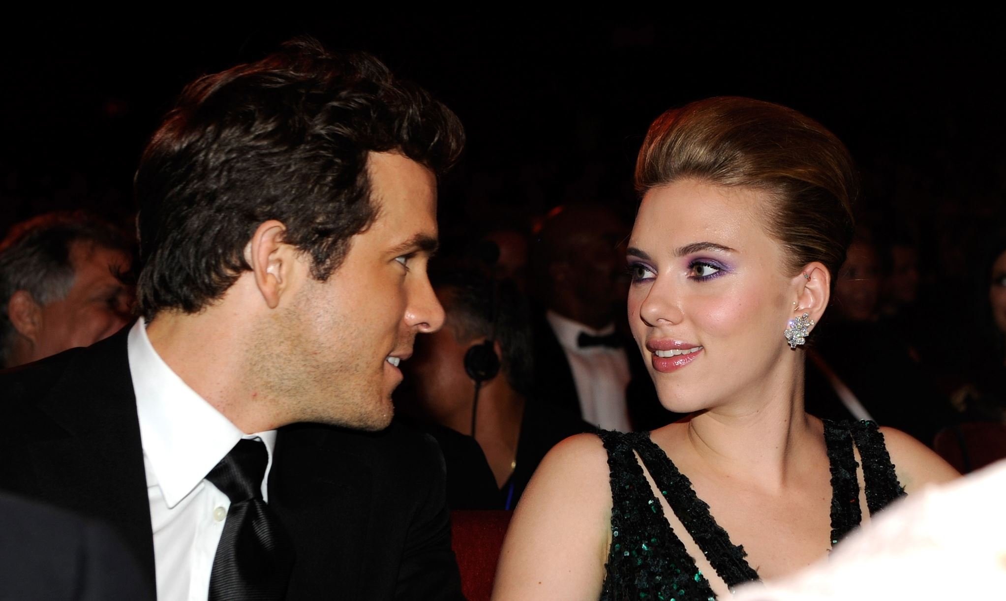 Τι θυμάται η Scarlett Johansson από τον γάμο της με τον Ryan Reynolds