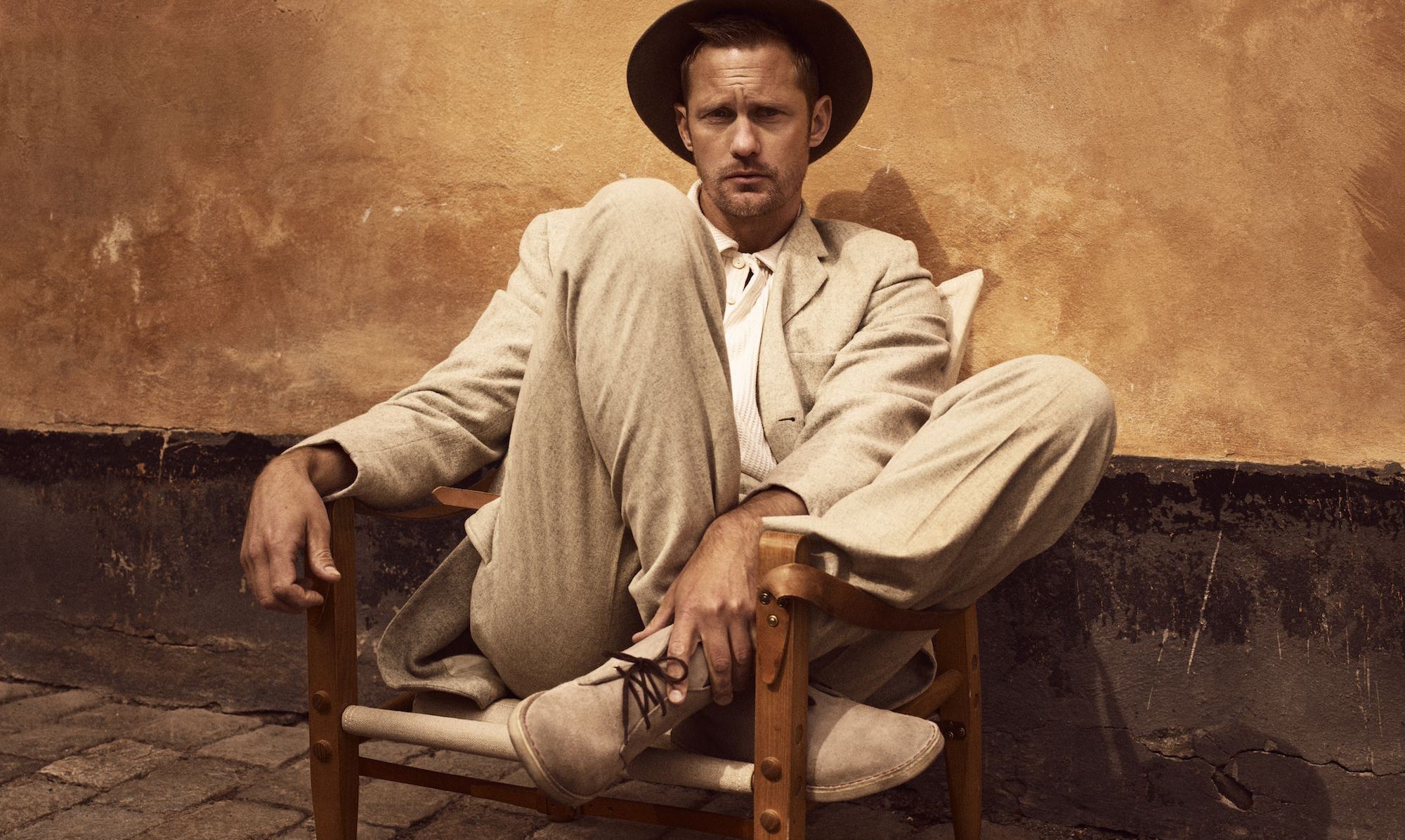 Ο οδηγός του Alexander Skarsgård για τις μπότες της σεζόν