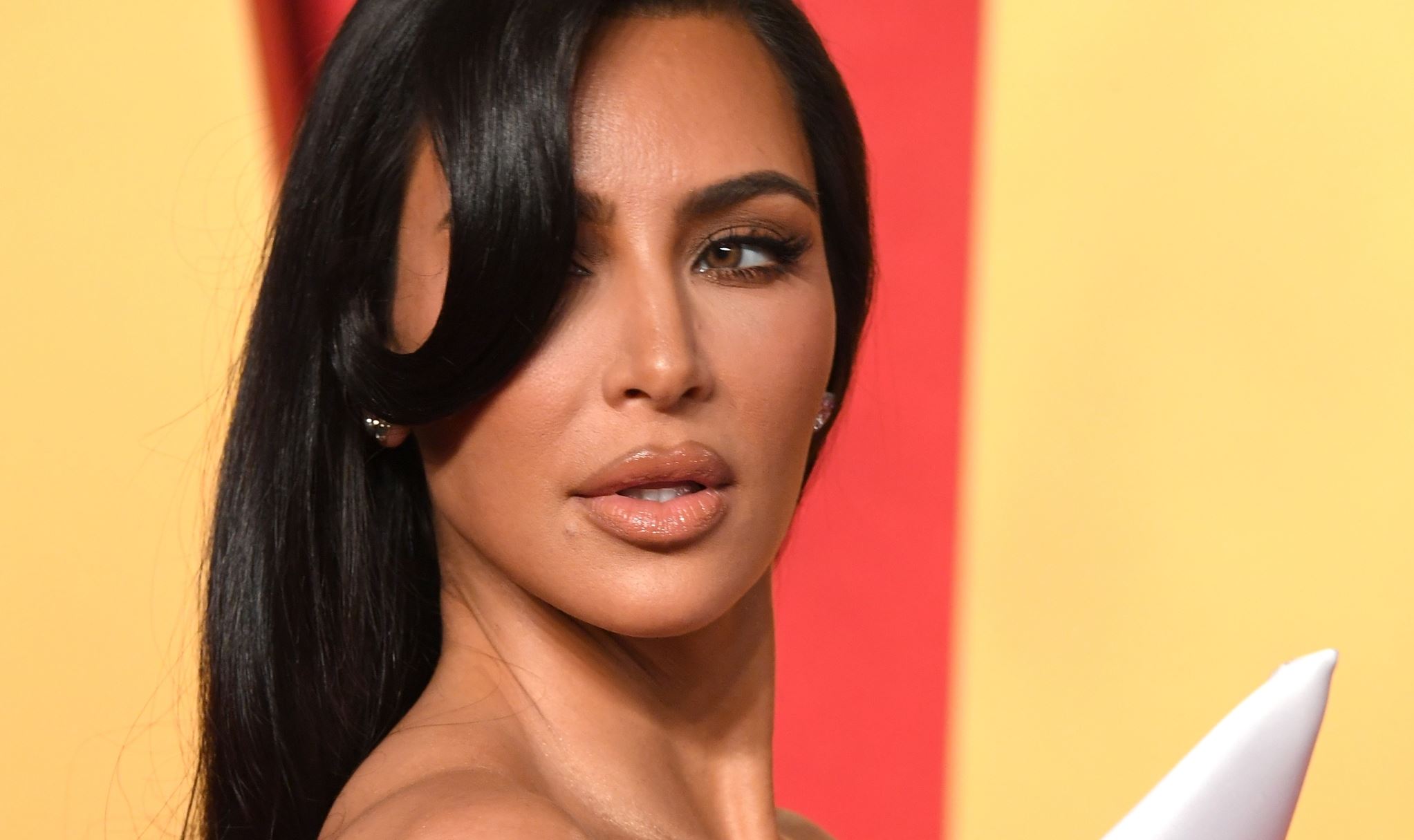 Όταν η Kim Kardashian φίλησε στο στόμα την Emma Roberts