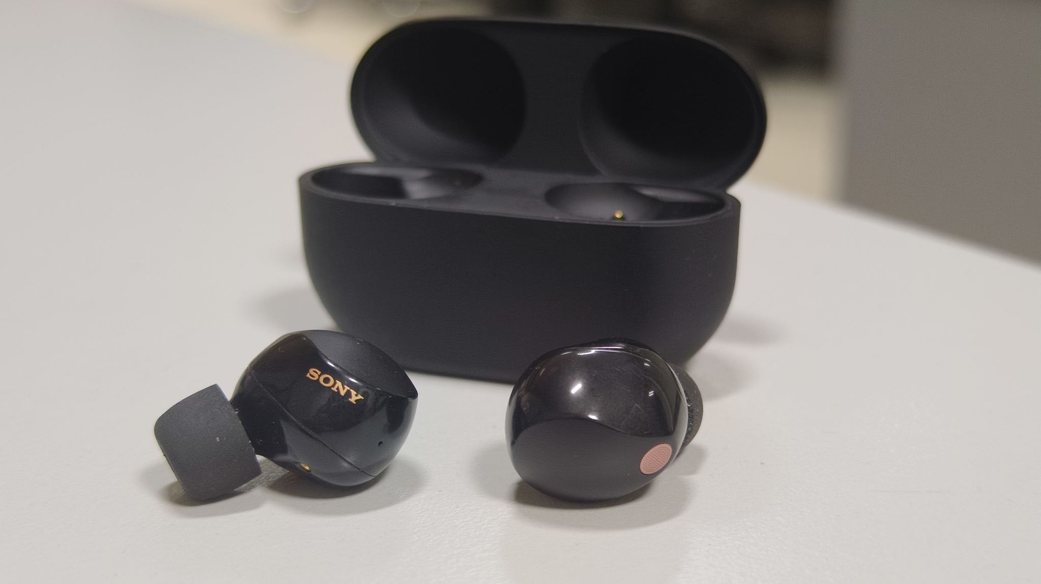 Τα Sony WF-1000XM5 είναι τα καλύτερα earbuds εκεί έξω