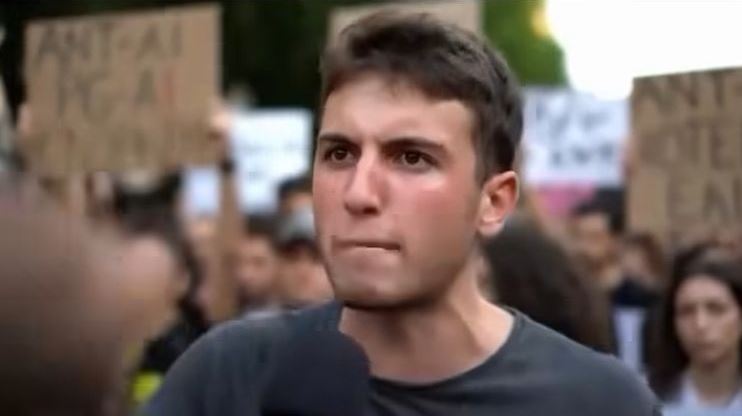 Σοκαριστικό AI βίντεο με διαδήλωση Ελλήνων κατά της Τεχνητής Νοημοσύνης