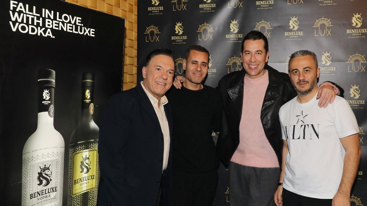 Αγαπημένα πρόσωπα της ελληνικής showbiz απολαμβάνουν την premium vodka Beneluxe στο Lux Stage Athens