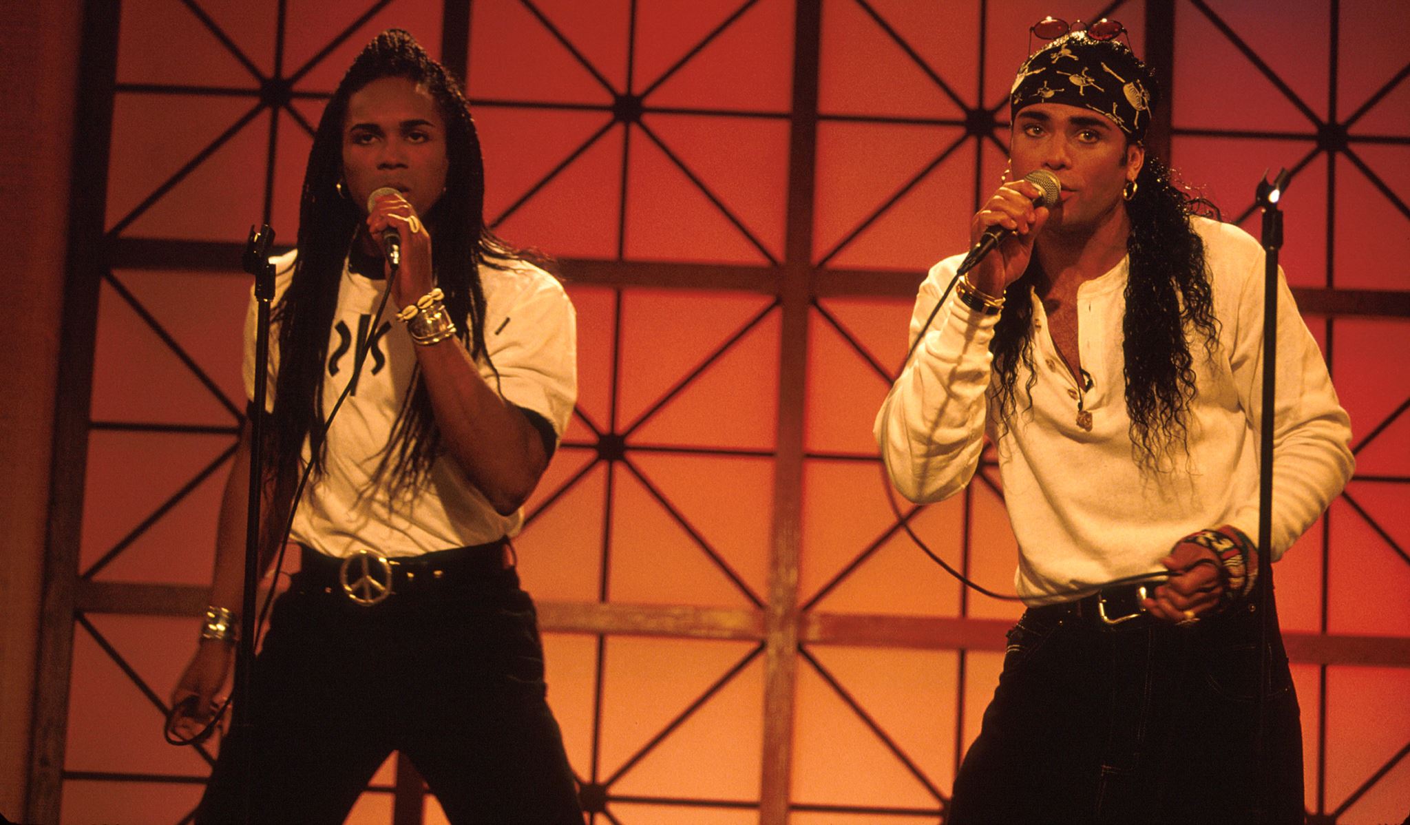 Οι Milli Vanilli και το μεγαλύτερο σκάνδαλο στη μουσική βιομηχανία