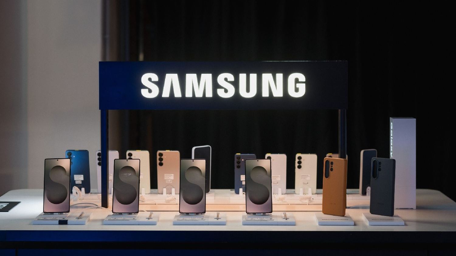 Η Samsung Electronics ανακοίνωσε την επίσημη διάθεση της σειράς Galaxy S25 σε Ελλάδα και Κύπρο
