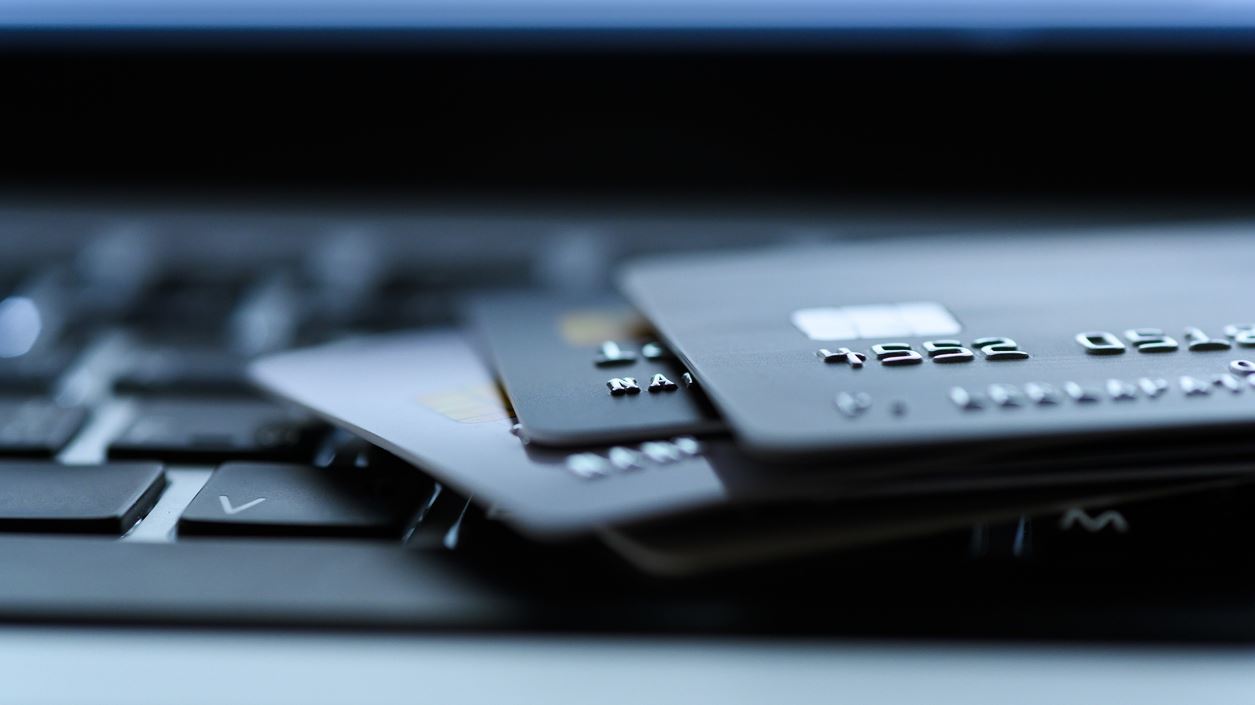 Πλέον μπορείς να πληρώνεις την εφορία και με κάρτες ξένων τραπεζών