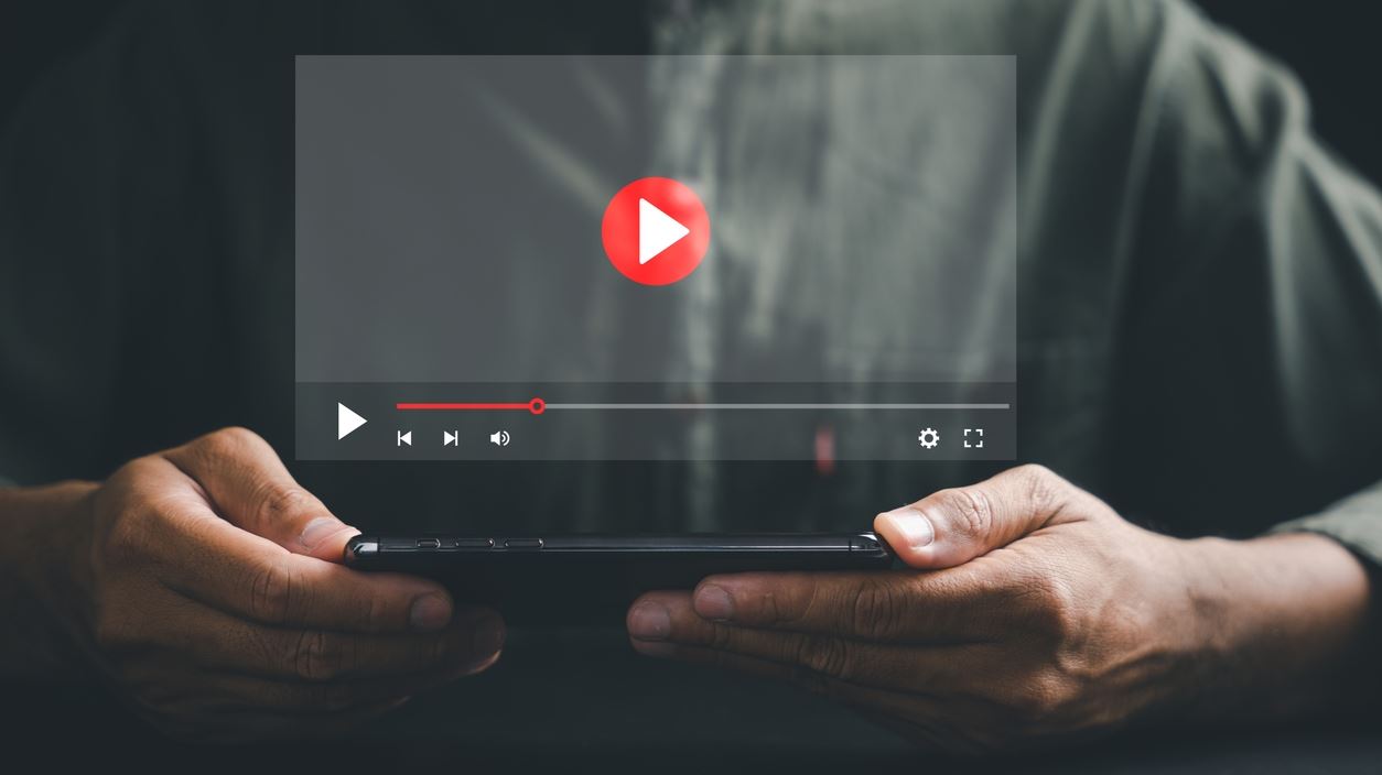 Xρήστες YouTube αναγκάζονται να βλέπουν διαφημίσεις για ώρες