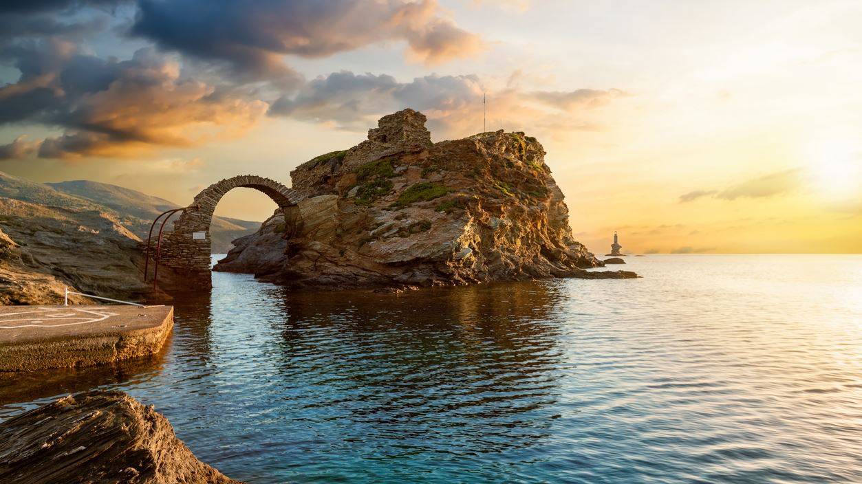 Αυτό είναι το κυκλαδίτικο νησί με την 'ήρεμη μαγεία', σύμφωνα με διεθνές μέσο