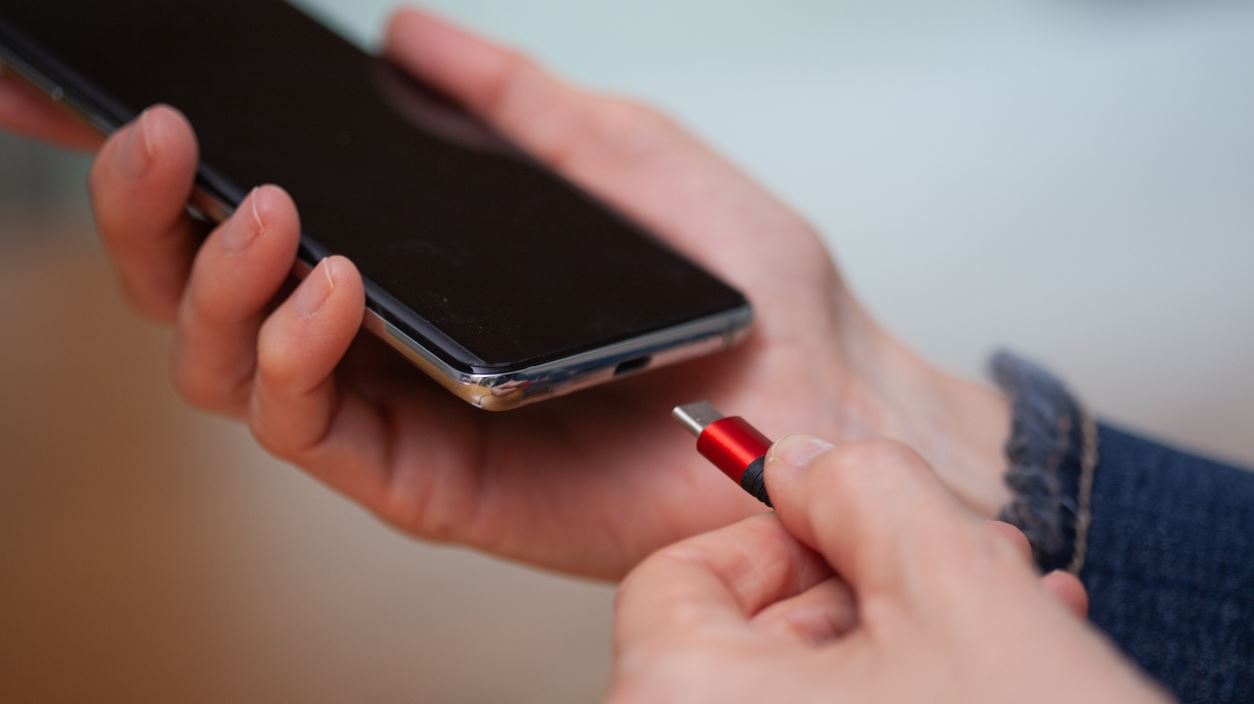 Σύντομα θα μπορείς να φορτίσεις το κινητό σου μέσα σε 1 λεπτό