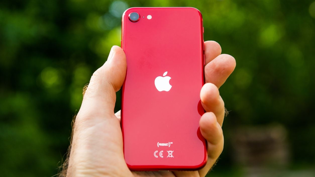 Όλες οι πληροφορίες για το νέο, φθηνότερο iPhone