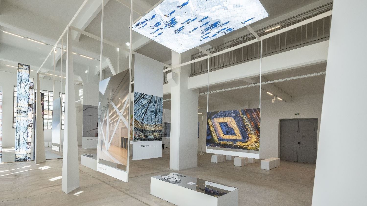 7 κορυφαίοι Έλληνες φωτογράφοι αποτυπώνουν το μωσαϊκό της αστικής ζωής