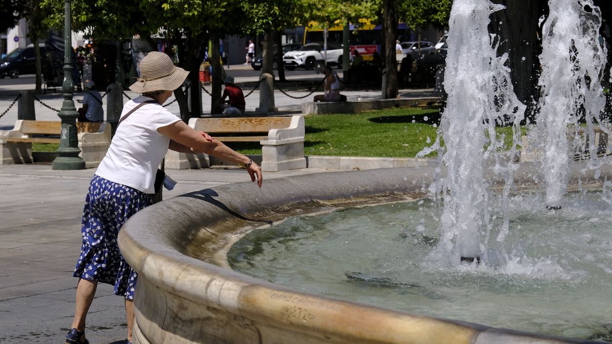 Πώς για να επιβιώσεις από τον καύσωνα στην πόλη, σύμφωνα με την τεχνητή νοημοσύνη