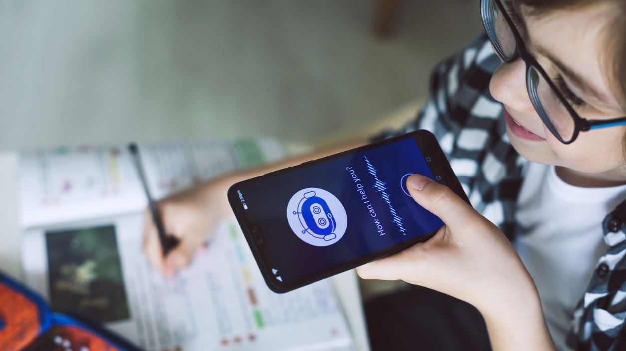 H κινεζική απάντηση στο ChatGPT μόλις έκανε τεράστια ζημιά