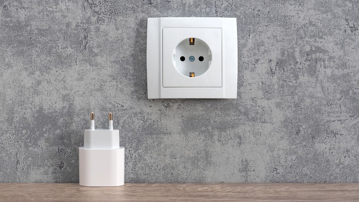 Ποιες συσκευές πρέπει να βγάζουμε απ' την πρίζα πριν από ταξίδι