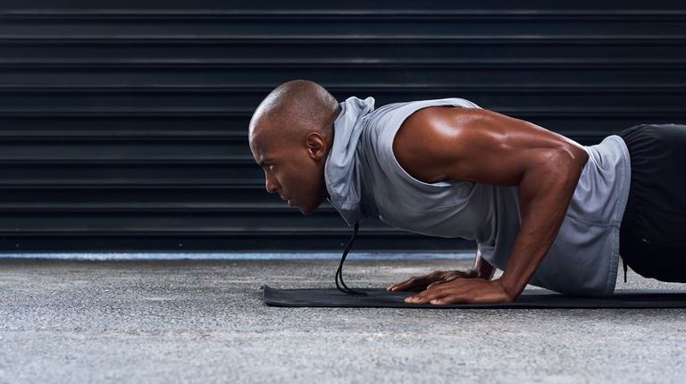 Push ups χωρίς βάρη για τεράστιο στέρνο